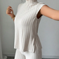📢⏰ Conjunto de dos piezas compuesto por un elegante top de cuello alto y unos pantalones de pierna ancha