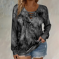 Top de mujer con estampado tie-dye, cordones y cuello en V